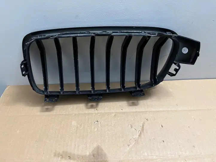 BMW 3 F30 F35 F31 (2012 - 2018) 7255412 Передняя решетка — фото 3
