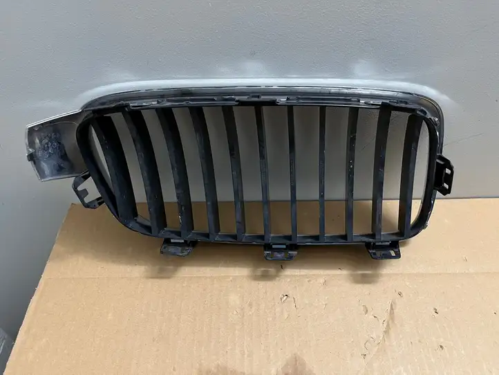 BMW 3 F30 F35 F31 (2012 - 2018) 51137255411 Передняя решетка — фото 3