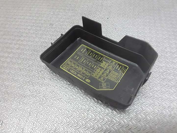 Hyundai Getz (2002 - 2005)  912981C201 Крышка ящика предохранителей