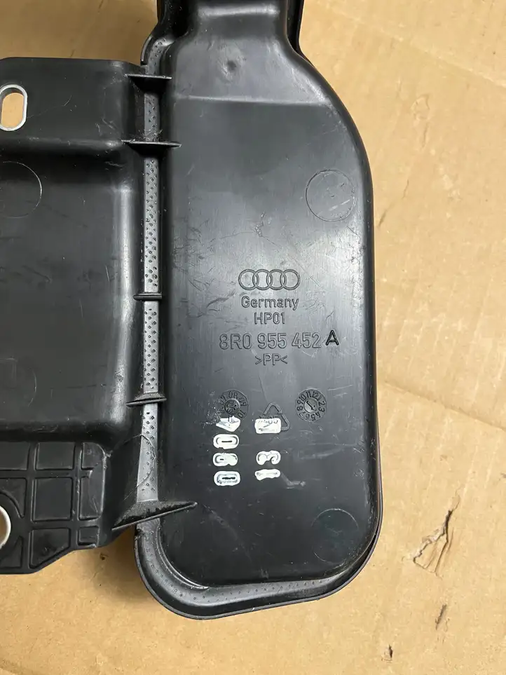 Audi Q5 SQ5 (2008 - 2012) 8R0955452A Горловина бачка омывателя — фото 2