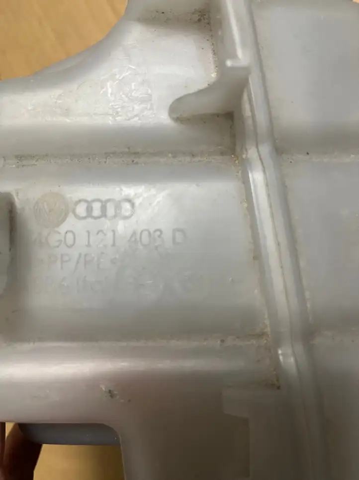 Audi A6 C7 (2014 - 2018) 4G0121403D Расширительный бачок — фото 2