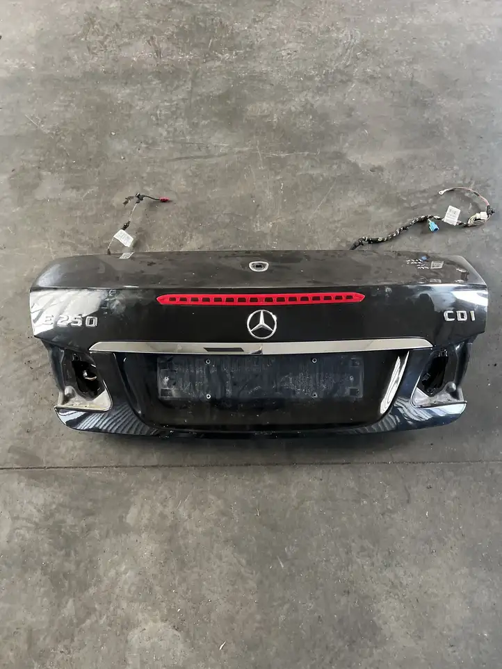 Mercedes-Benz E A207 (2010 - 2017) A2077500175 Крышка багажника — фото 1