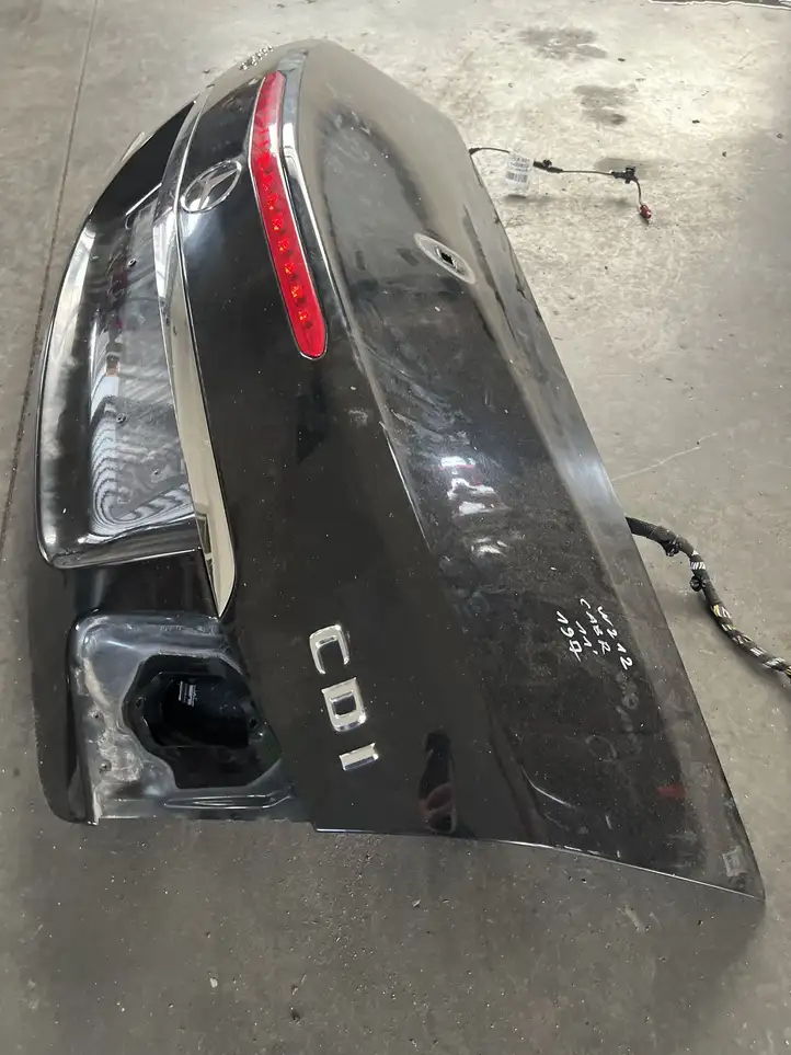 Mercedes-Benz E A207 (2010 - 2017) A2077500175 Крышка багажника — фото 2