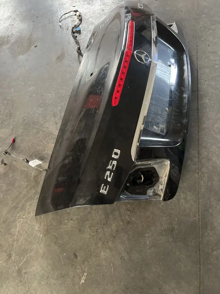 Mercedes-Benz E A207 (2010 - 2017) A2077500175 Крышка багажника — фото 3
