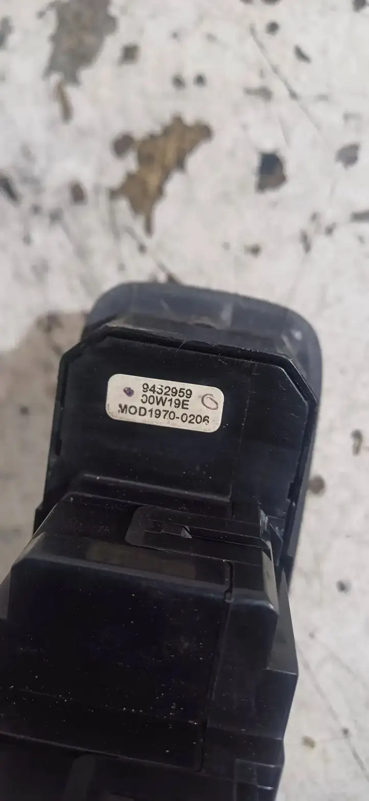 Volvo V70 (2000 - 2004) 9452959 Кнопка стеклоподъемников — фото 3
