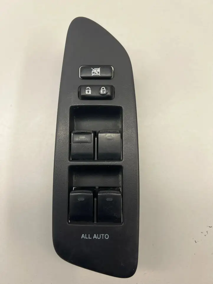 Toyota Auris 150 (2006 - 2012) 515220 Кнопка стеклоподъемников — фото 1