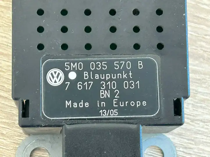 Volkswagen Golf Plus (2008 - 2014) 5M0035570B Усилитель антенны — фото 4