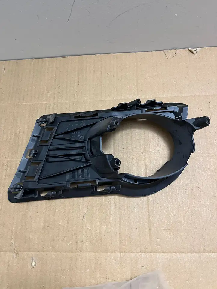 Volkswagen Tiguan (2007 - 2011) 5N0853666A Решетка противотуманной фары — фото 2