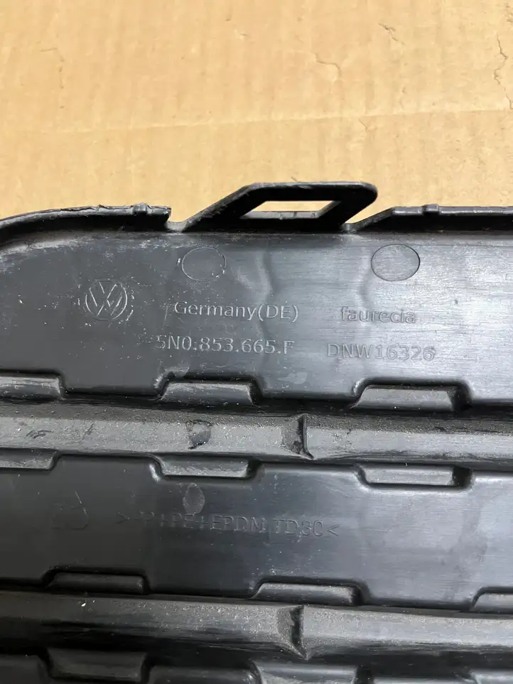 Volkswagen Tiguan (2007 - 2011) 5N0853665F Решетка противотуманной фары — фото 3