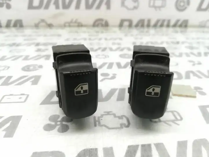 Hyundai Santa Fe (2000 - 2005) Кнопка стеклоподъемников — фото 1