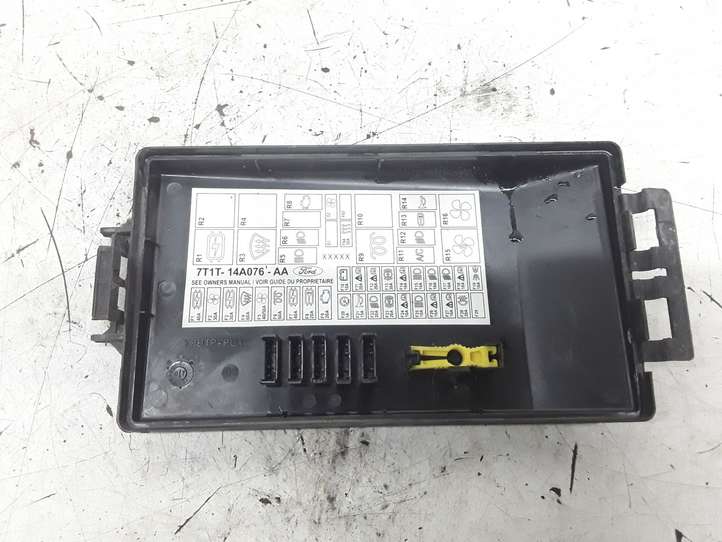 Ford Transit Connect (2002 - 2009)   Крышка ящика предохранителей