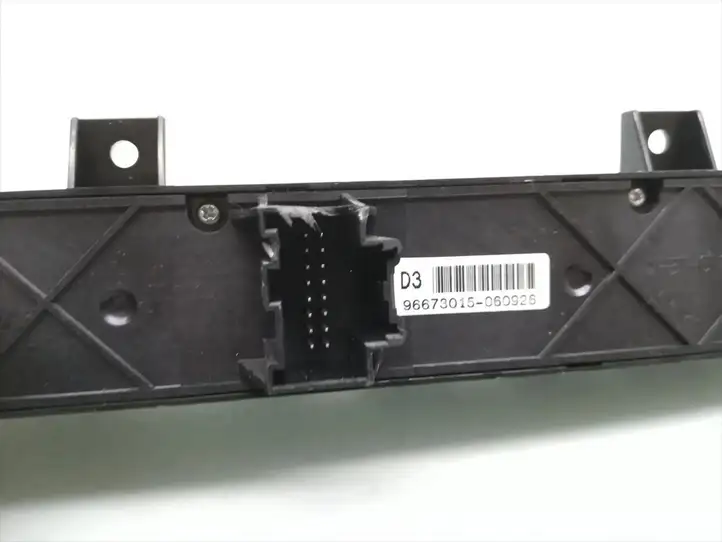 Opel Antara (2006 - 2011) 96673015 Включатель аварийных фонарей — фото 4