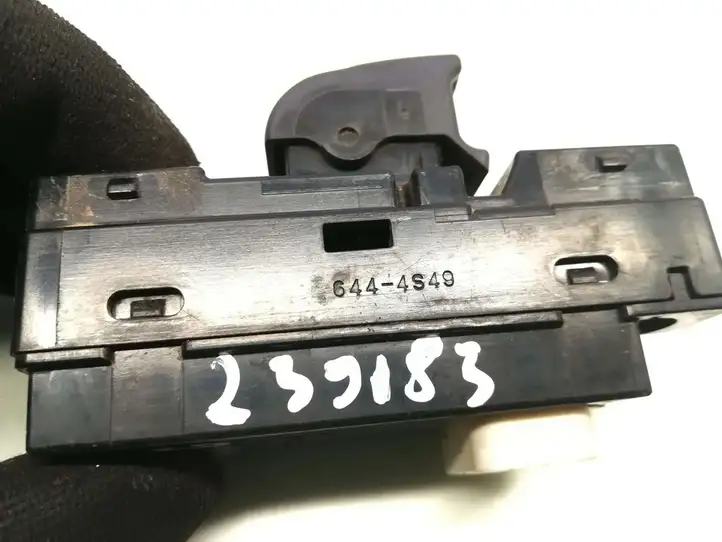 Isuzu Rodeo (1998 - 2004) 514644 Кнопка стеклоподъемников — фото 4