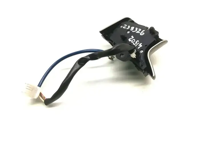Toyota Auris 150 (2006 - 2012) 6N2G Кнопки на рулевом колесе — фото 3