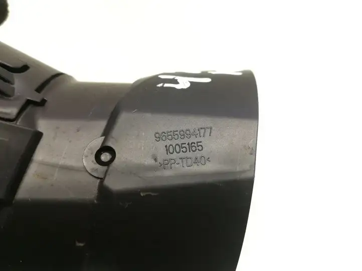 Peugeot 308 (2007 - 2013) 9655994177 Боковой воздушный дефлектор — фото 5
