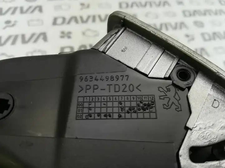 Peugeot 307 CC (2001 - 2005) 9634498977 Боковой воздушный дефлектор — фото 4