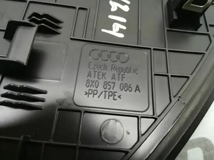 Audi A1 (2010 - 2014) 8X0857086A Прочие детали салона — фото 4