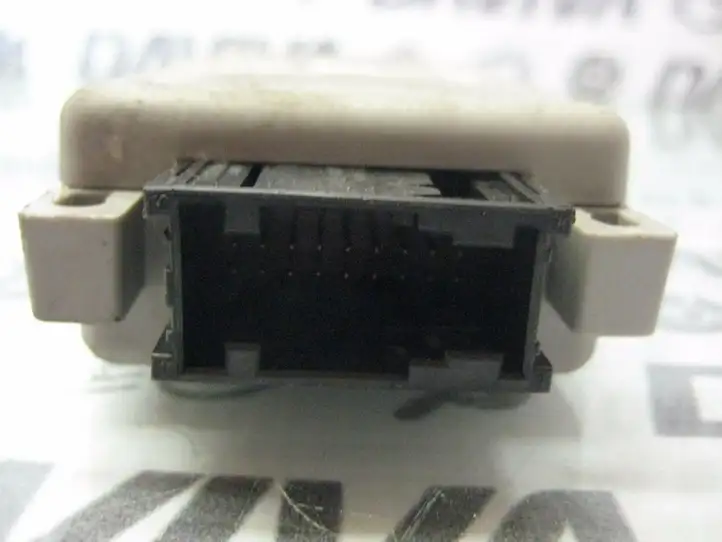 Volkswagen Touran I (2003 - 2010) 1K0035729E Блок GSM — фото 3