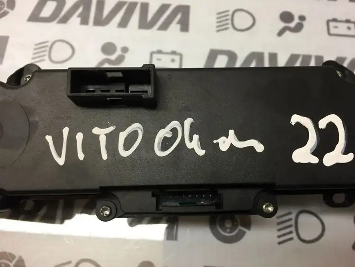Mercedes-Benz Vito Viano W639 (2003 - 2010) 6395450107 Включатель аварийных фонарей — фото 2