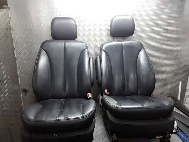 Chrysler Pacifica (2003 - 2008)   Комплект отделки дверей