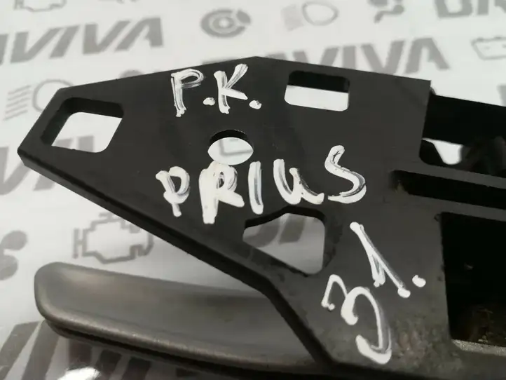 Toyota Prius (XW30) (2009 - 2015) Внутренняя ручка двери — фото 4