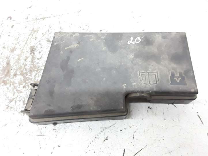 Mazda 3 (2003 - 2006)  318789229 Крышка ящика предохранителей