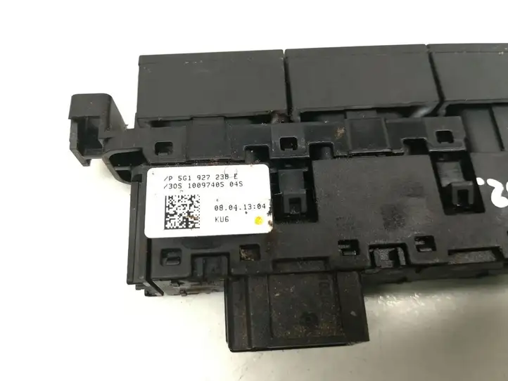 Volkswagen Golf VII (2013 - 2019) 5G1927238E Кнопка парктроника — фото 5