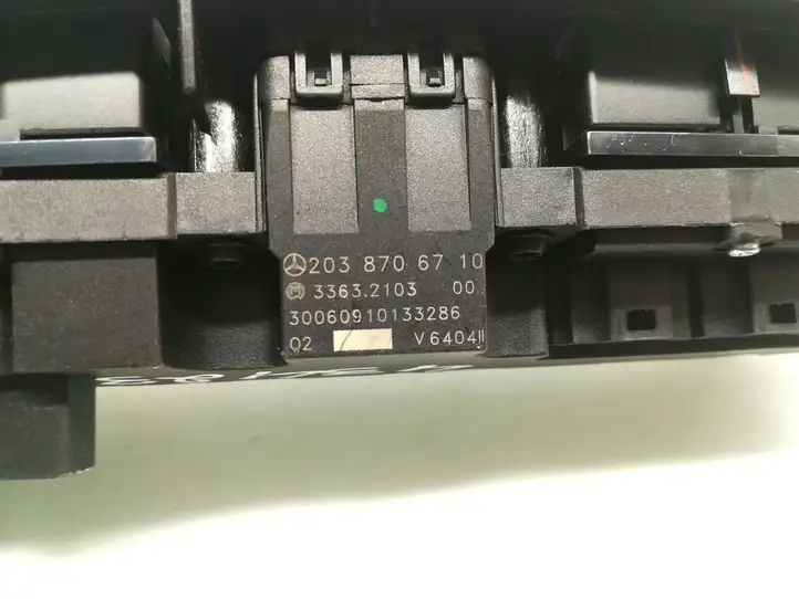Mercedes-Benz C W203 (2000 - 2007) 2038706710 Другие включатели / ручки/ переключатели — фото 5