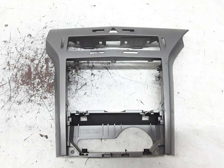 Opel Astra (2004 - 2009)  331985437 Отделочный щит панели (центральный)