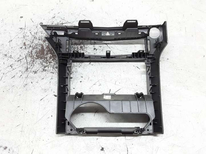 Opel Astra (2004 - 2009)  331985437 Отделочный щит панели (центральный)