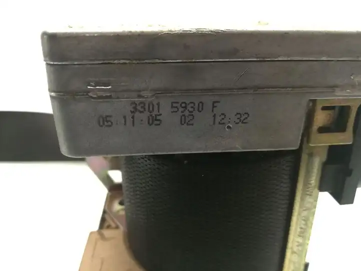 Mercedes-Benz C W203 (2000 - 2007) A2038601086 Передний ремень безопасности — фото 4