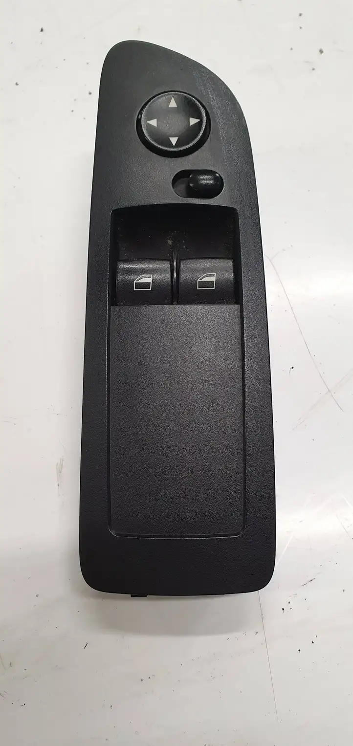 BMW 1 E81 E87 (2004 - 2011) 9167154 Кнопка стеклоподъемников — фото 1