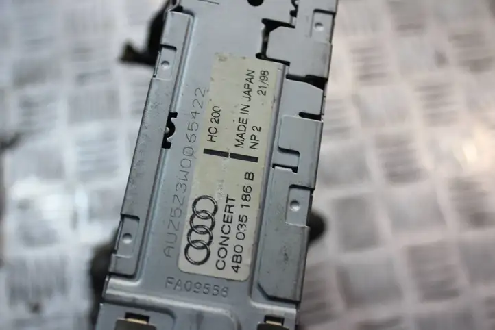 Audi A6 S6 C5 4B (1997 - 2001) 4B0035186B Магнитола / мультимедийная система — фото 2
