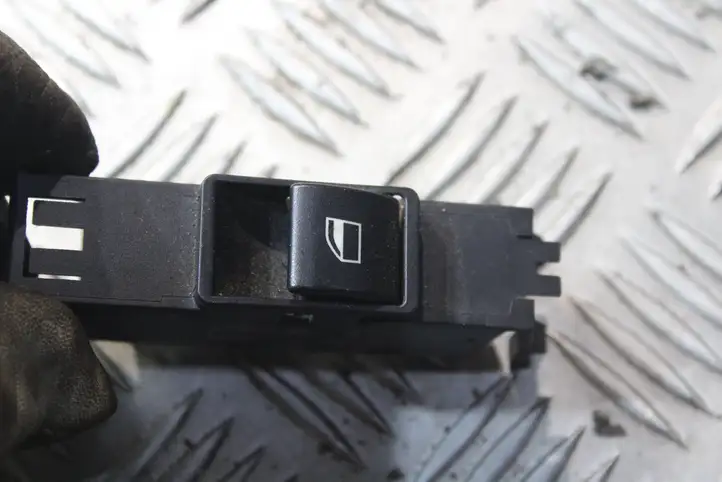 BMW 3 E46 (1998 - 2005) 6902176 Кнопка стеклоподъемников — фото 1