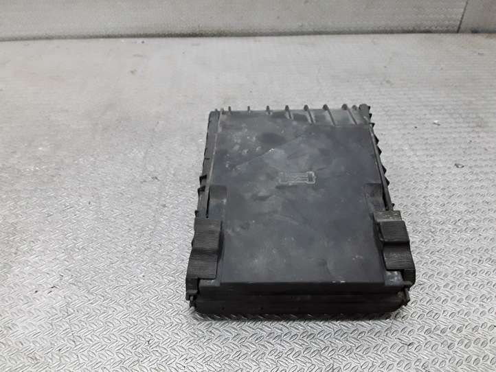 Seat Altea (2004 - 2009)  1K0937132F Крышка ящика предохранителей
