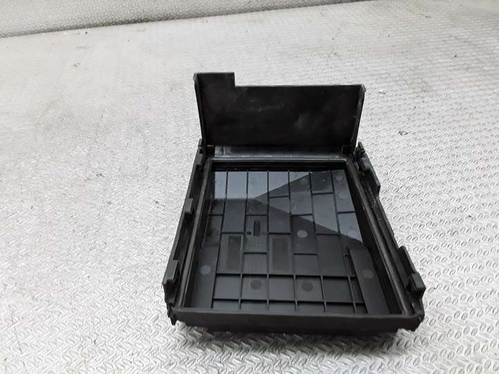 Seat Altea (2004 - 2009)  1K0937132F Крышка ящика предохранителей