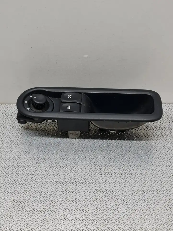 Renault Clio III (2005 - 2012) 254009494R Блок кнопок стеклоподъемников — фото 1