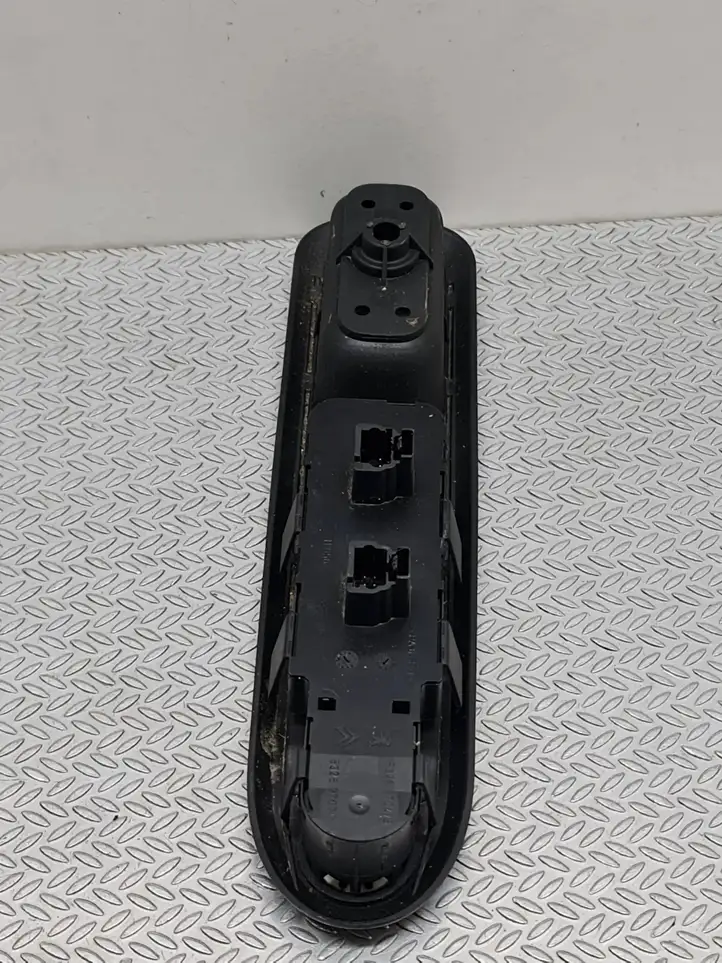 Peugeot 407 (2004 - 2011) 96468704XT Кнопка стеклоподъемников — фото 4