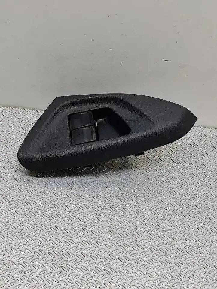 Toyota Aygo AB40 (2012 - 2014) 193114 Блок кнопок стеклоподъемников — фото 1