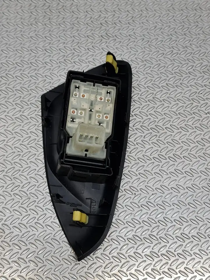 Toyota Aygo AB40 (2012 - 2014) 193114 Блок кнопок стеклоподъемников — фото 3