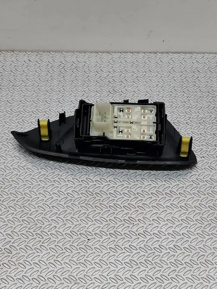 Toyota Aygo AB40 (2012 - 2014) 193114 Блок кнопок стеклоподъемников — фото 4
