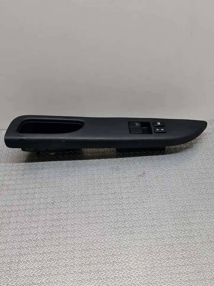 Nissan Micra (2010 - 2013) 809611HD6A Блок кнопок стеклоподъемников — фото 2