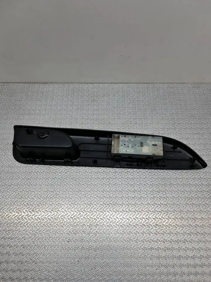 Nissan Micra (2010 - 2013) 809611HD6A Блок кнопок стеклоподъемников — фото 3