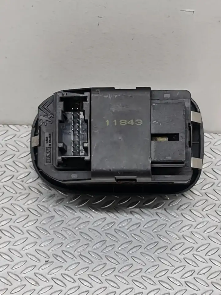 Peugeot 206 (1998 - 2012) 11843 Блок кнопок стеклоподъемников — фото 3