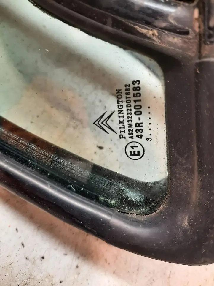 Citroen C3 (2002 - 2009) 43R001583 Форточка двери — фото 2