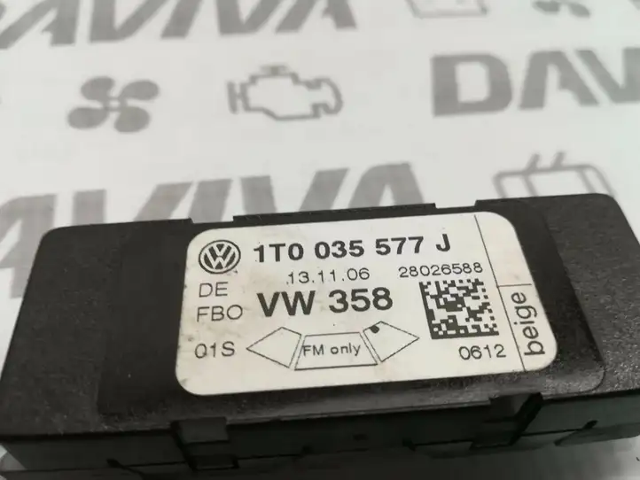 Volkswagen PASSAT B6 (2005 - 2010) 1T0035577J Усилитель антенны — фото 4