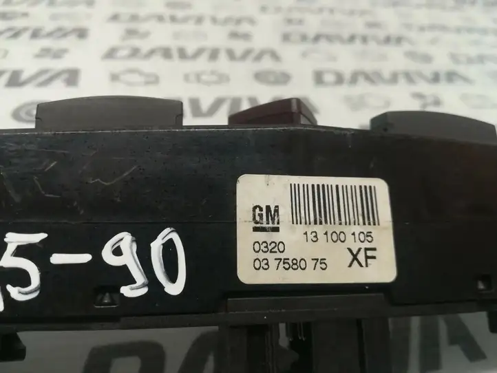 Opel Astra H (2004 - 2009) 13100105 Включатель аварийных фонарей — фото 3