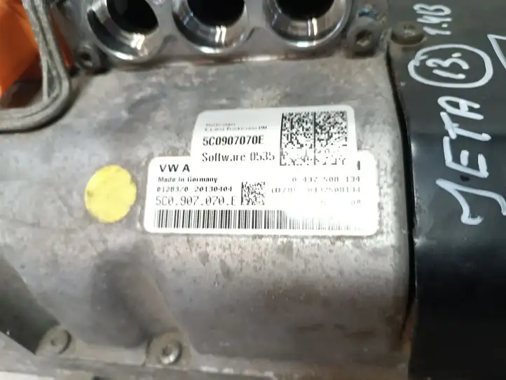 Volkswagen Jetta VI (2011 - 2018) 5C0907070E Зарядное устройство — фото 4