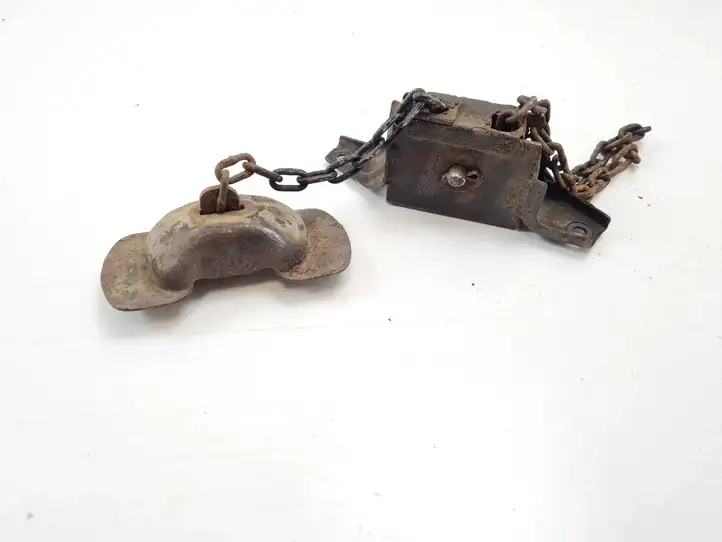 Isuzu D-Max (2002 - 2008)   Kронштейн крепления запасного колеса