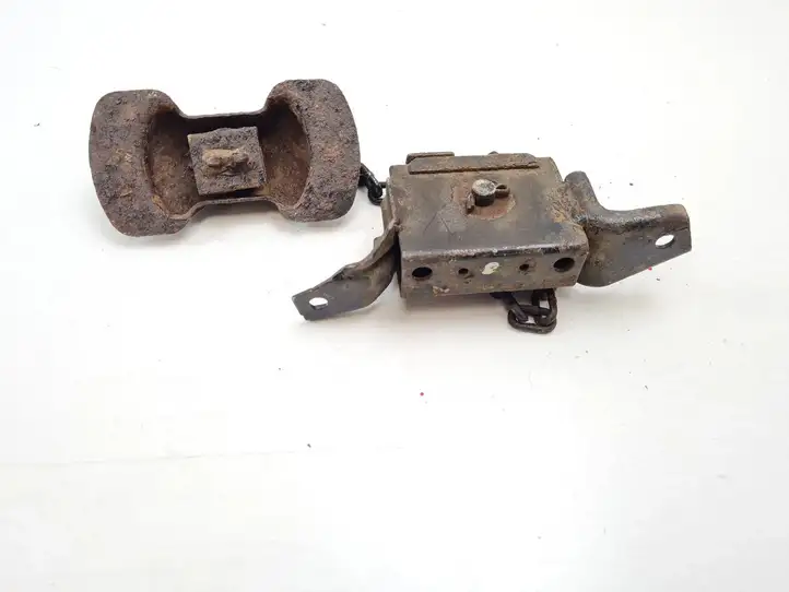 Isuzu D-Max (2002 - 2008)   Kронштейн крепления запасного колеса